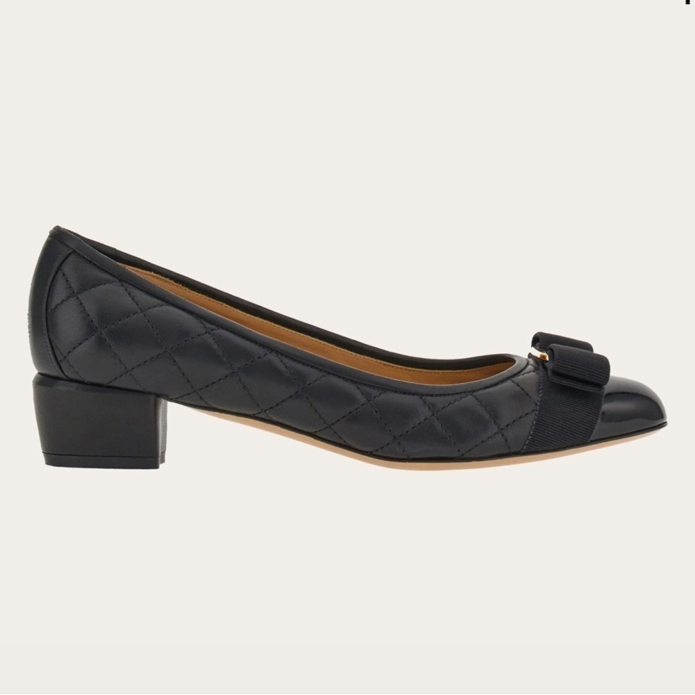 SALVATORE FERRAGAMO Vara Pump Size 6 - Picture 4 of 16